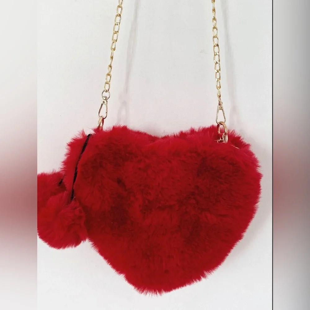 Red Faux Fur Headband And Heart Shaped Purse - Picture 6 of 6